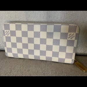 Louis Vuitton Zippy Wallet
